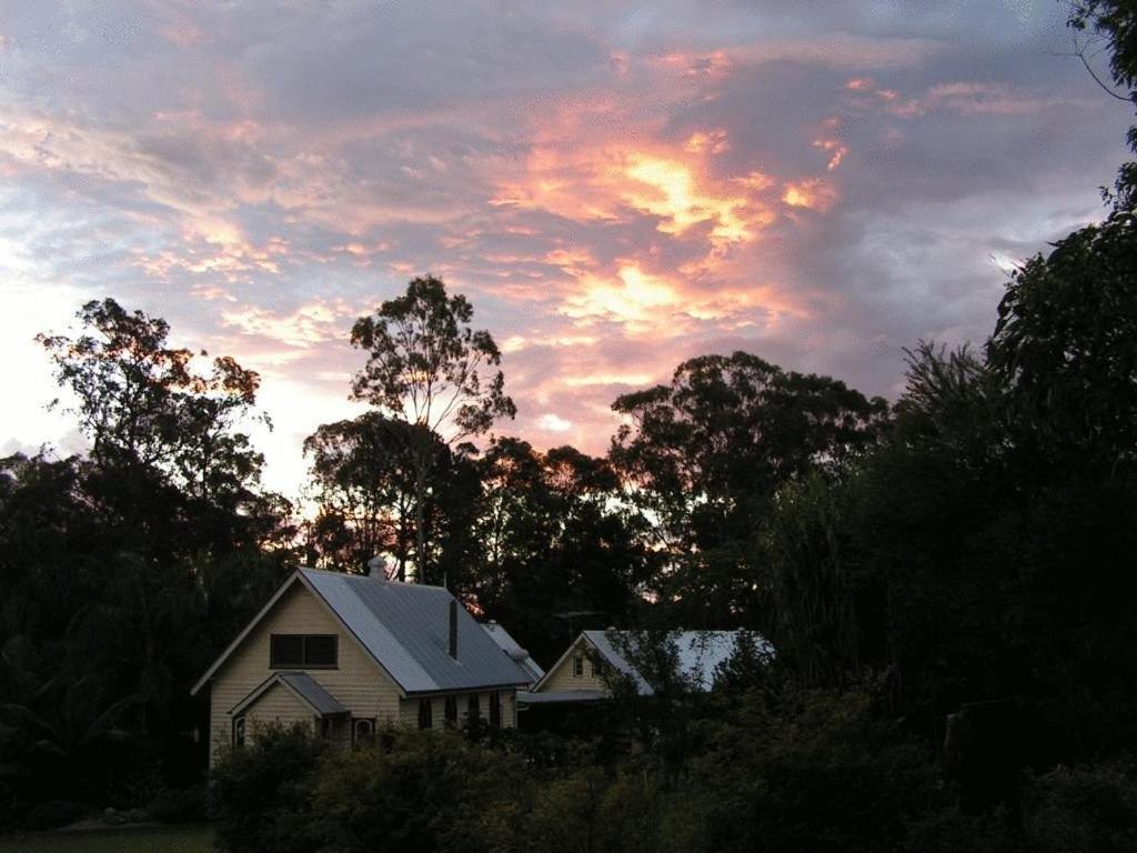 Glass House Mountains Ecolodge ภายนอก รูปภาพ